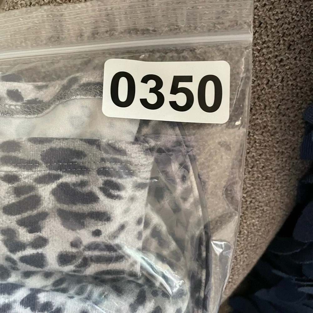 Soma Embraceable Long Sleeve Notch Collar Pajama Top XS Grey Animal Print - Picture 8 of 9